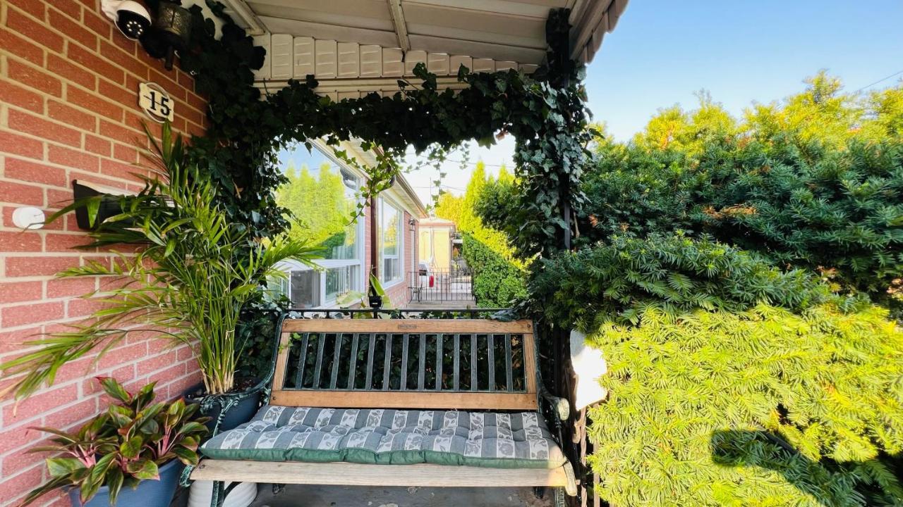 Toronto Bed & Breakfast - Free Parking Exteriér fotografie